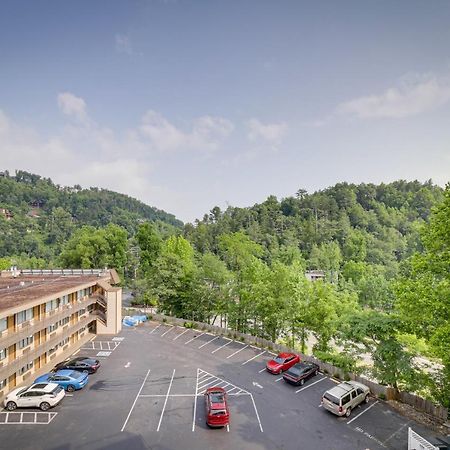 Stylish Gatlinburg Condo With Pool Walk Downtown! Ngoại thất bức ảnh